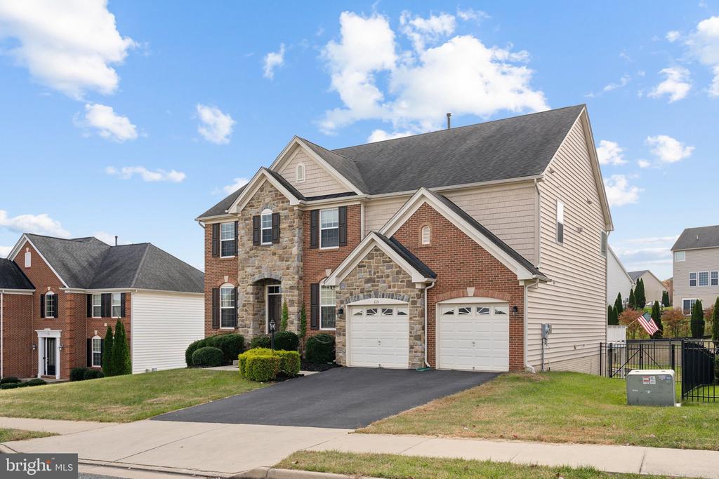 115 COACHMAN CIRCLE