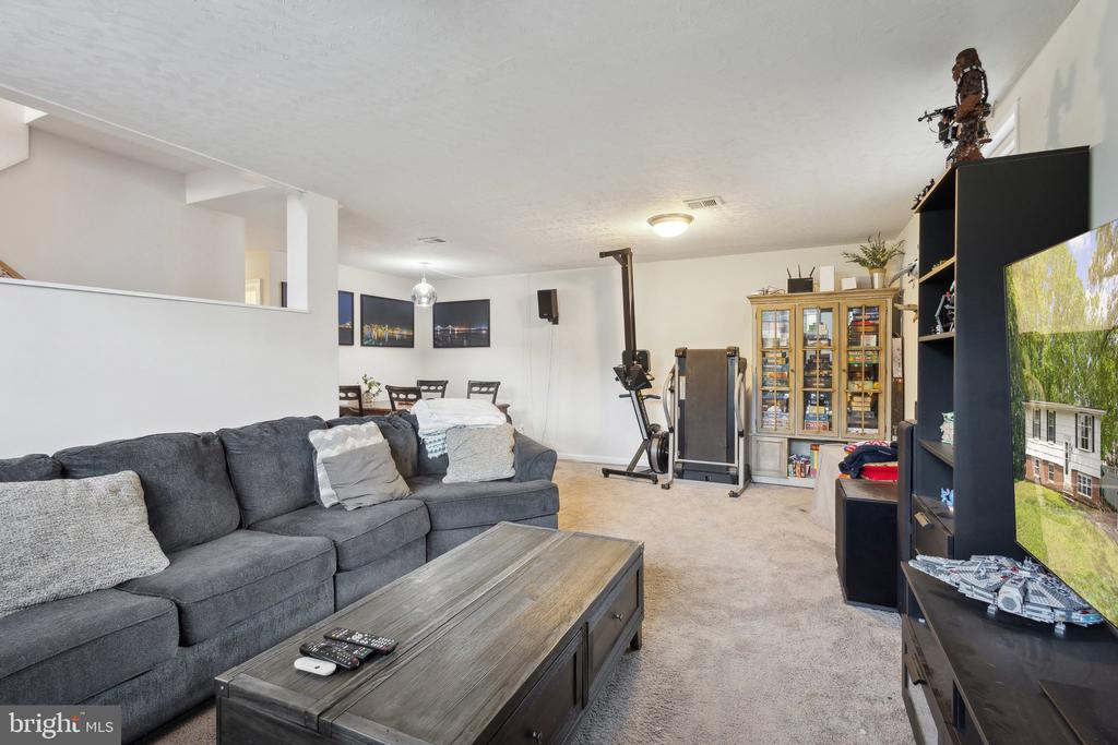 1218 WASHINGTON DRIVE