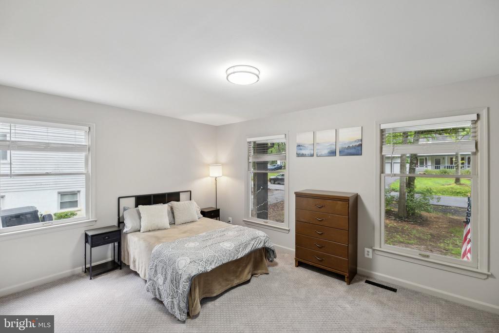 131 OAKWOOD DRIVE