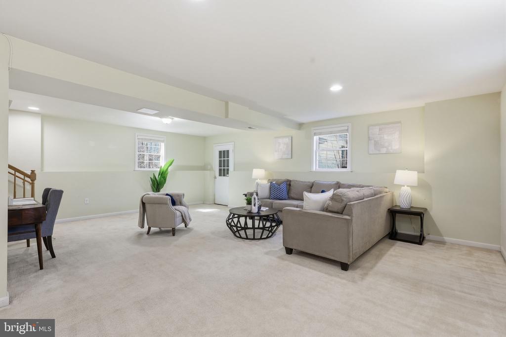 7 VIKING LANE
