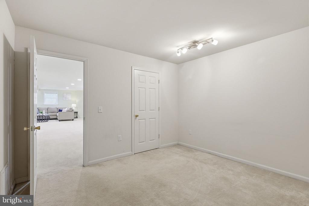 7 VIKING LANE