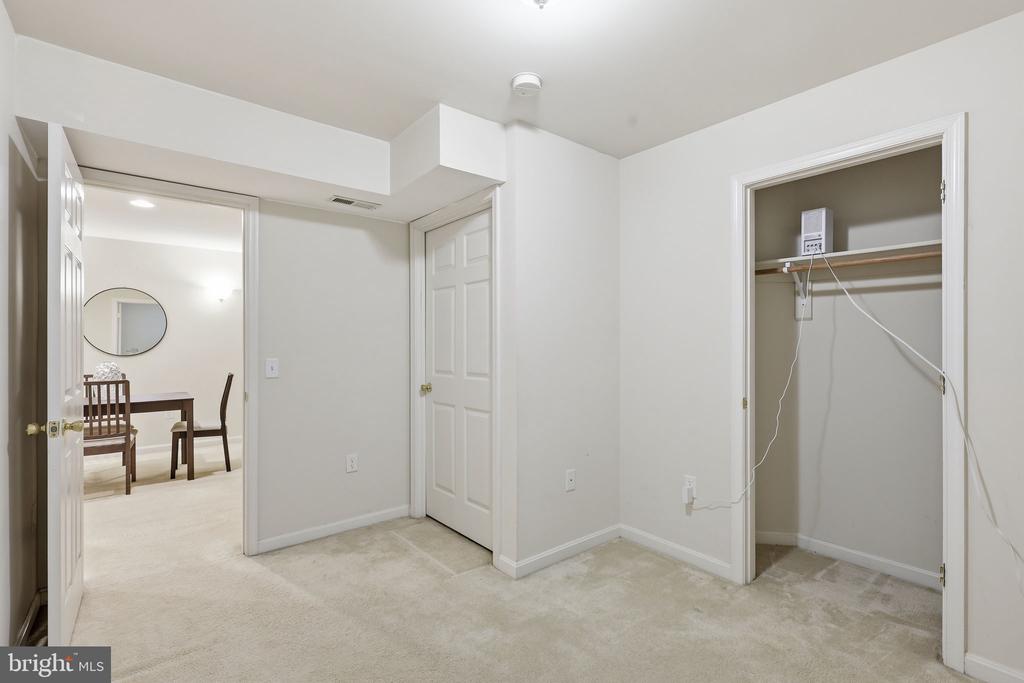 7 VIKING LANE