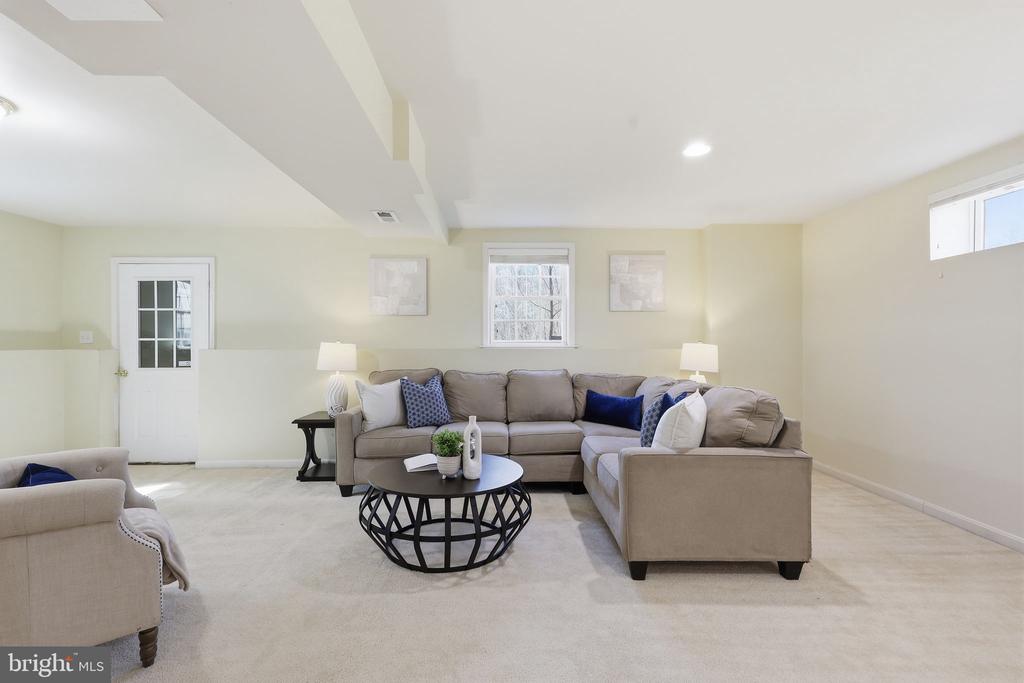 7 VIKING LANE