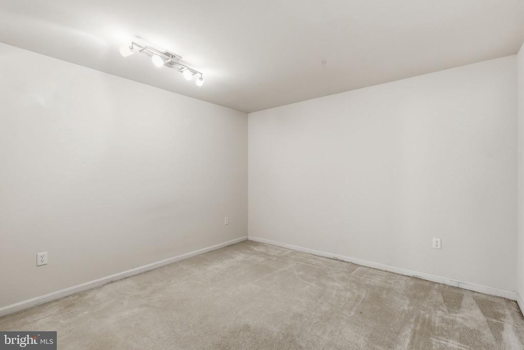 7 VIKING LANE