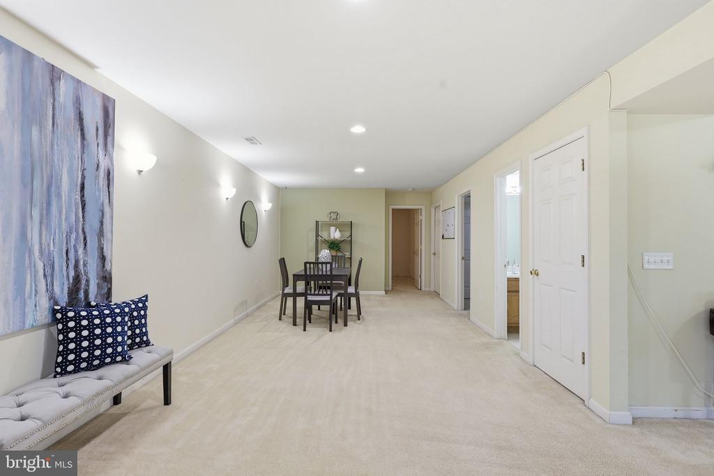 7 VIKING LANE