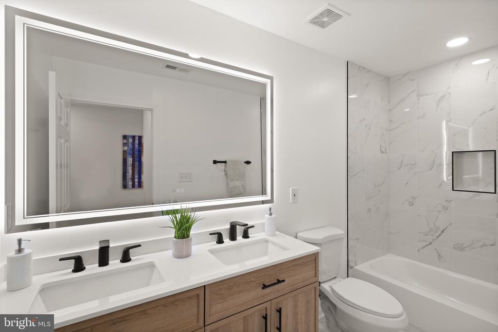900 W 13TH STREET