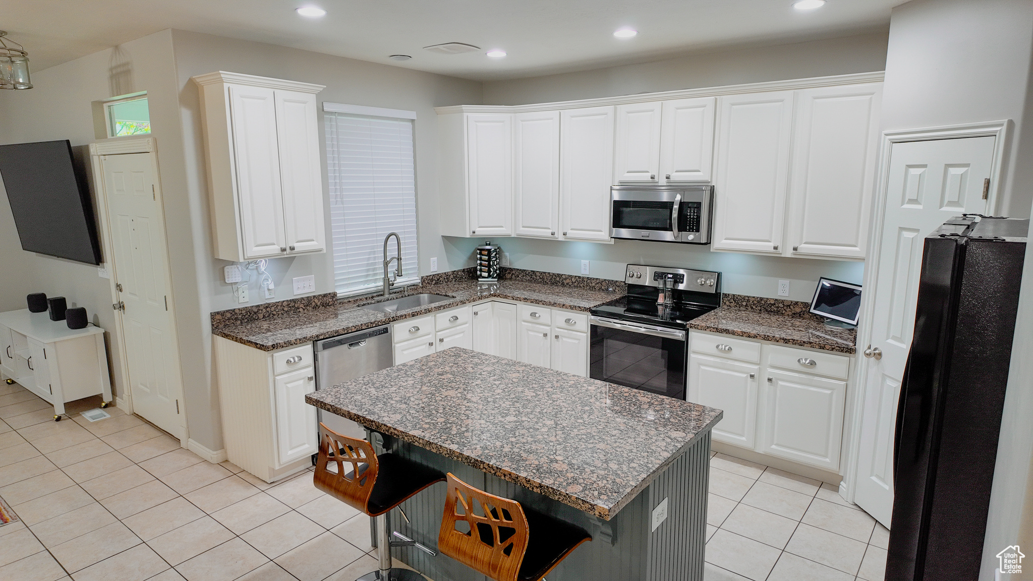 4555 W OPEN HILL DR.