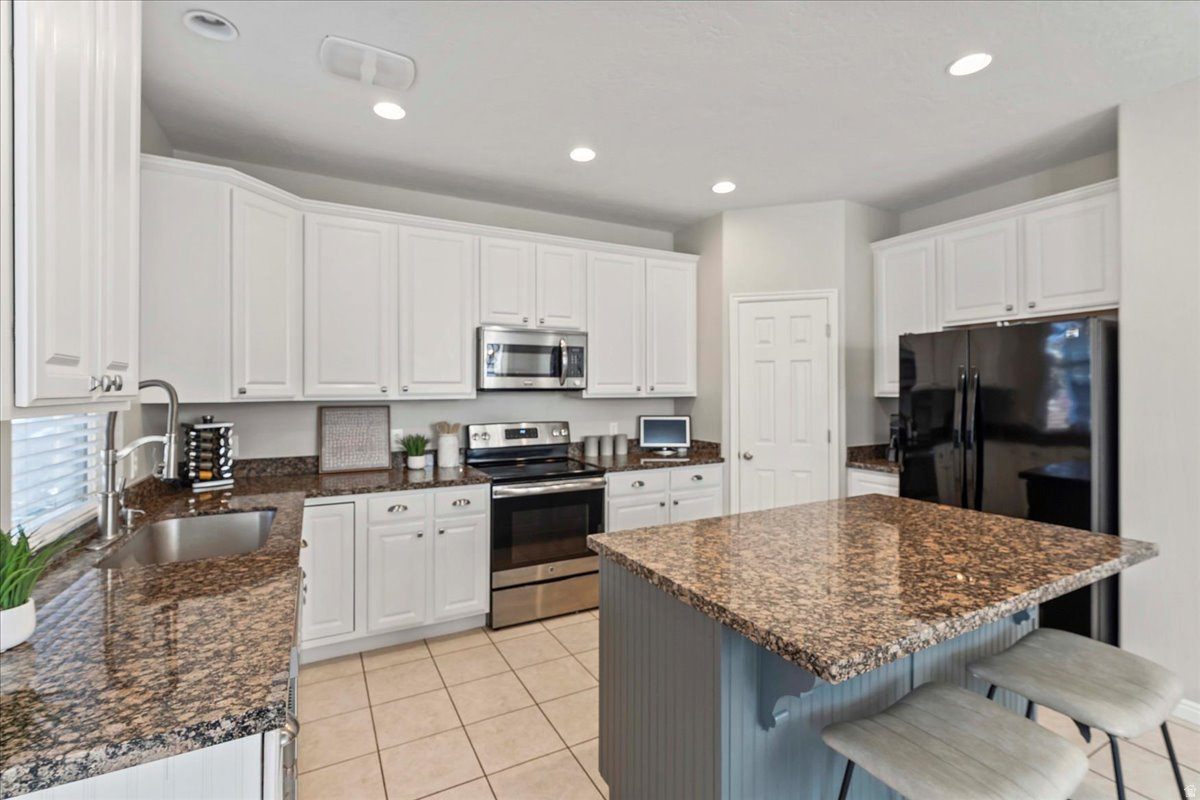 4555 W OPEN HILL DR.