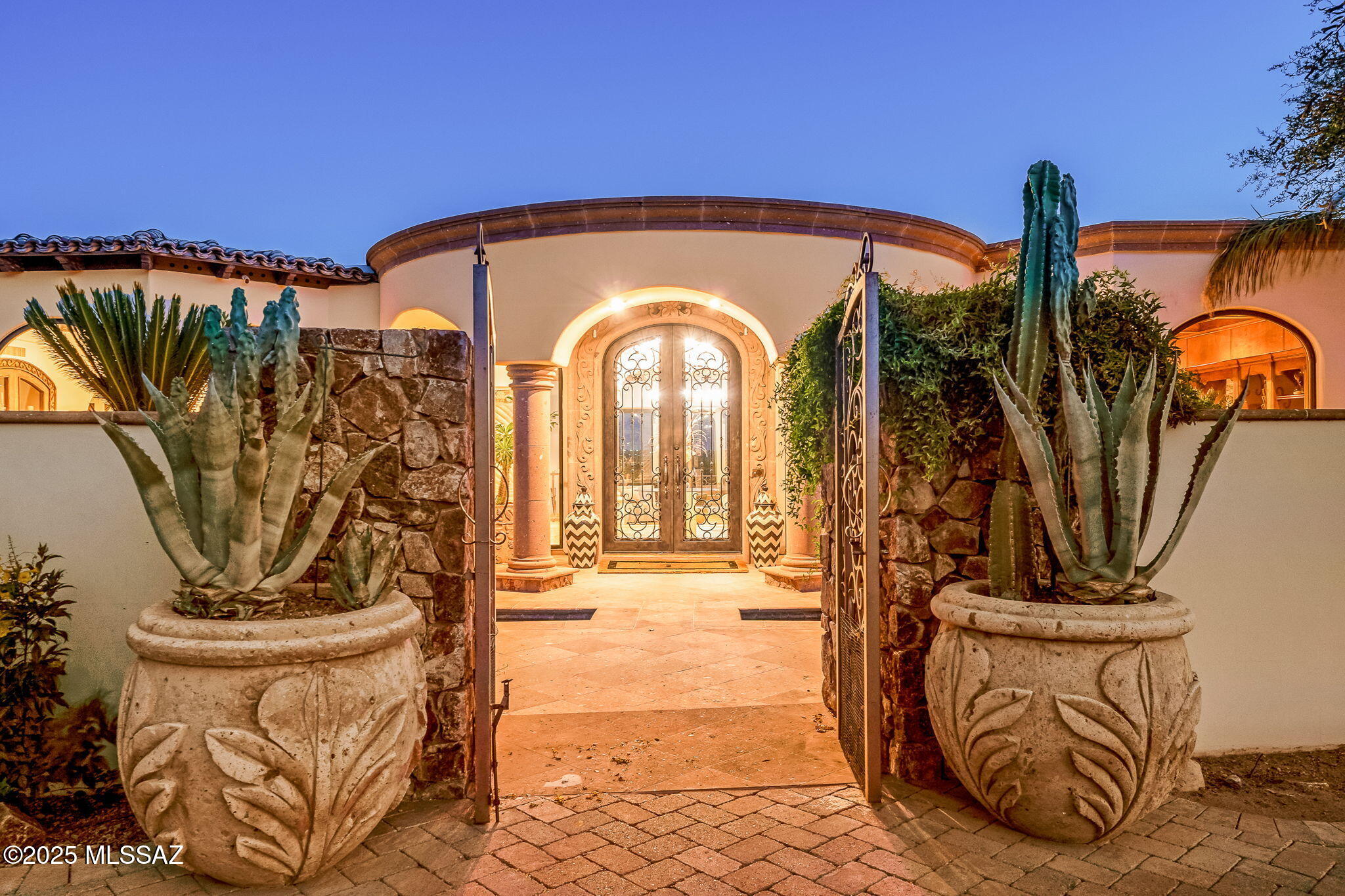 4615 N Placita Roca Blanca