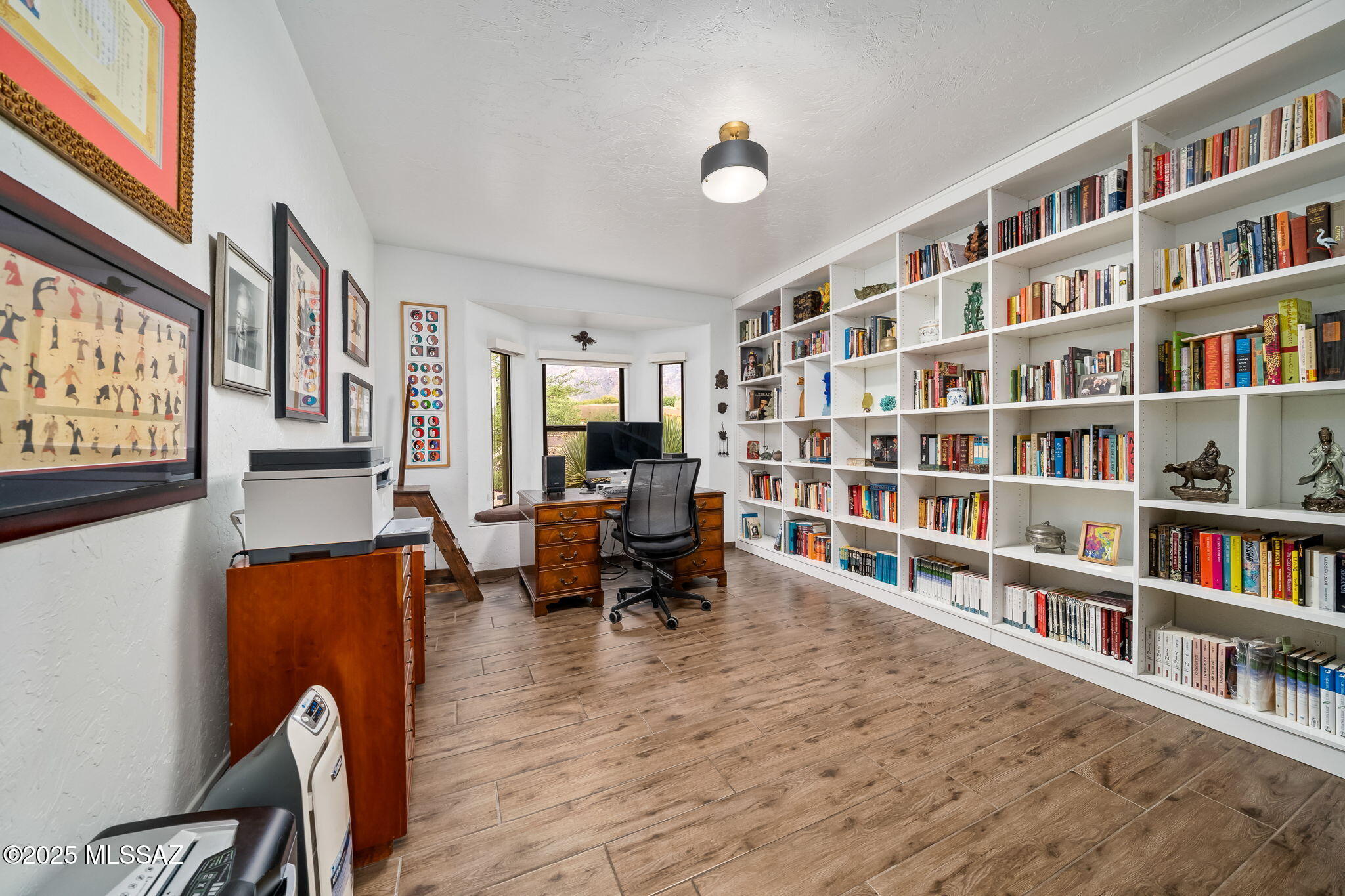 6050 N Paseo Valdear