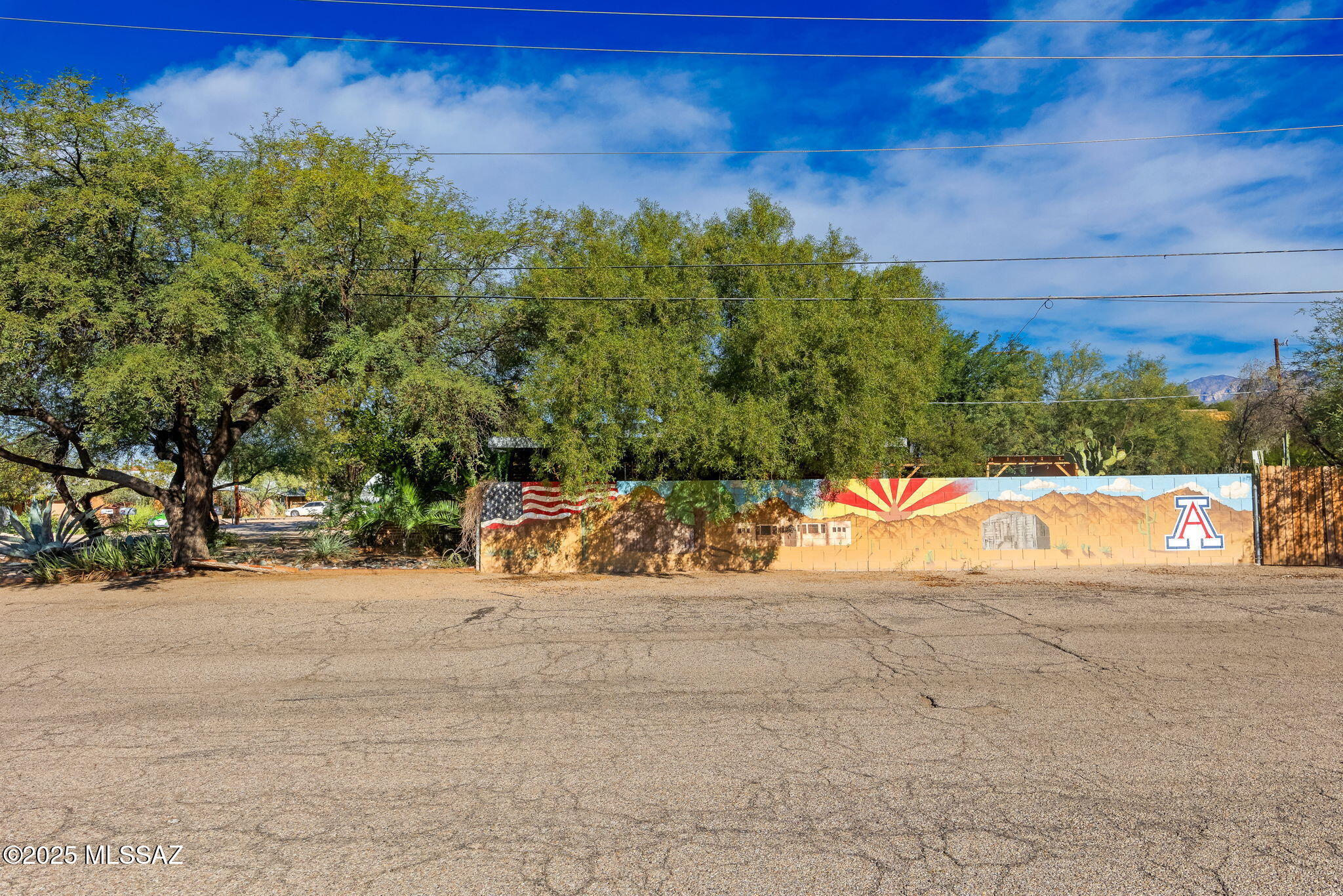 3502 N Santa Rita Avenue