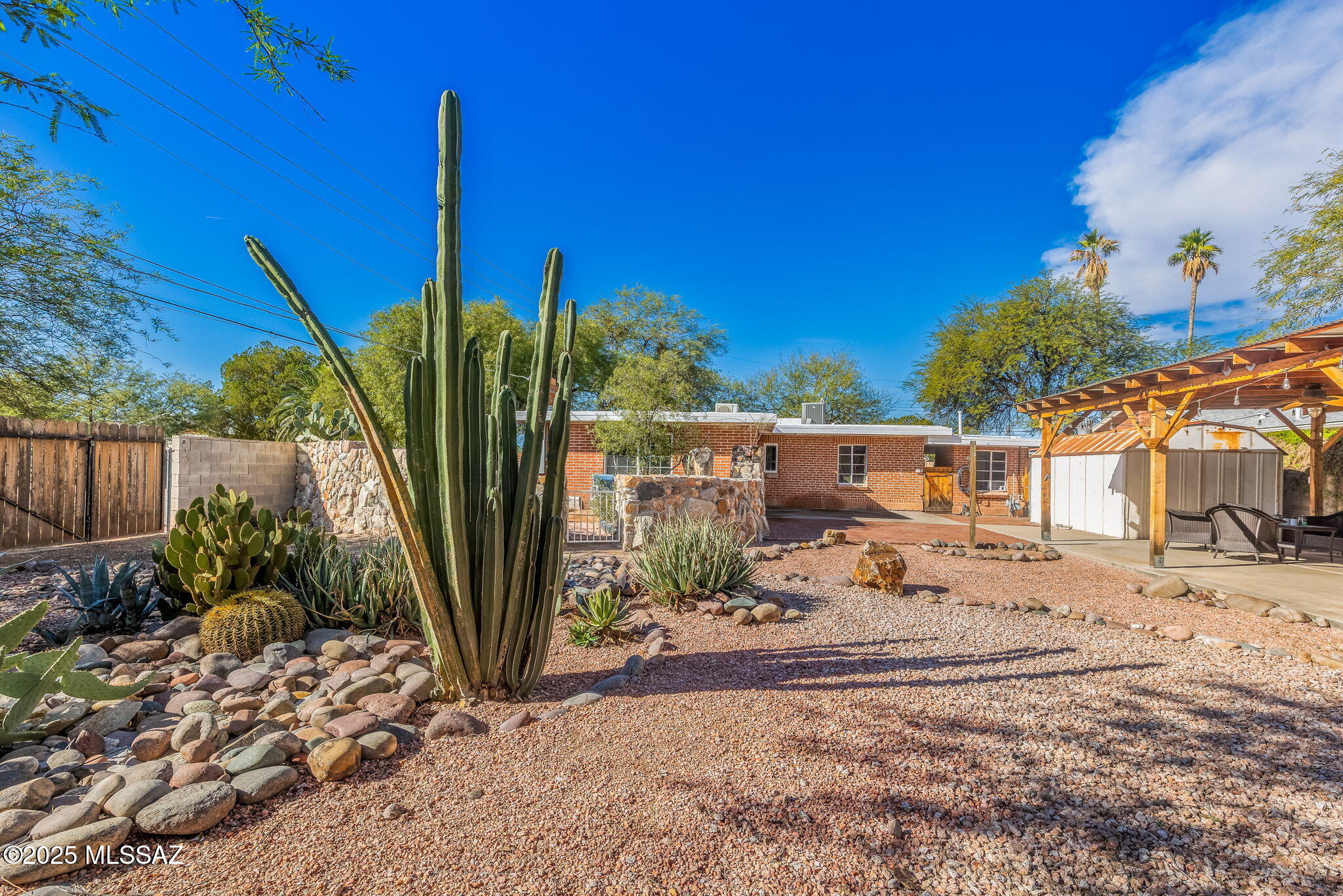 3502 N Santa Rita Avenue