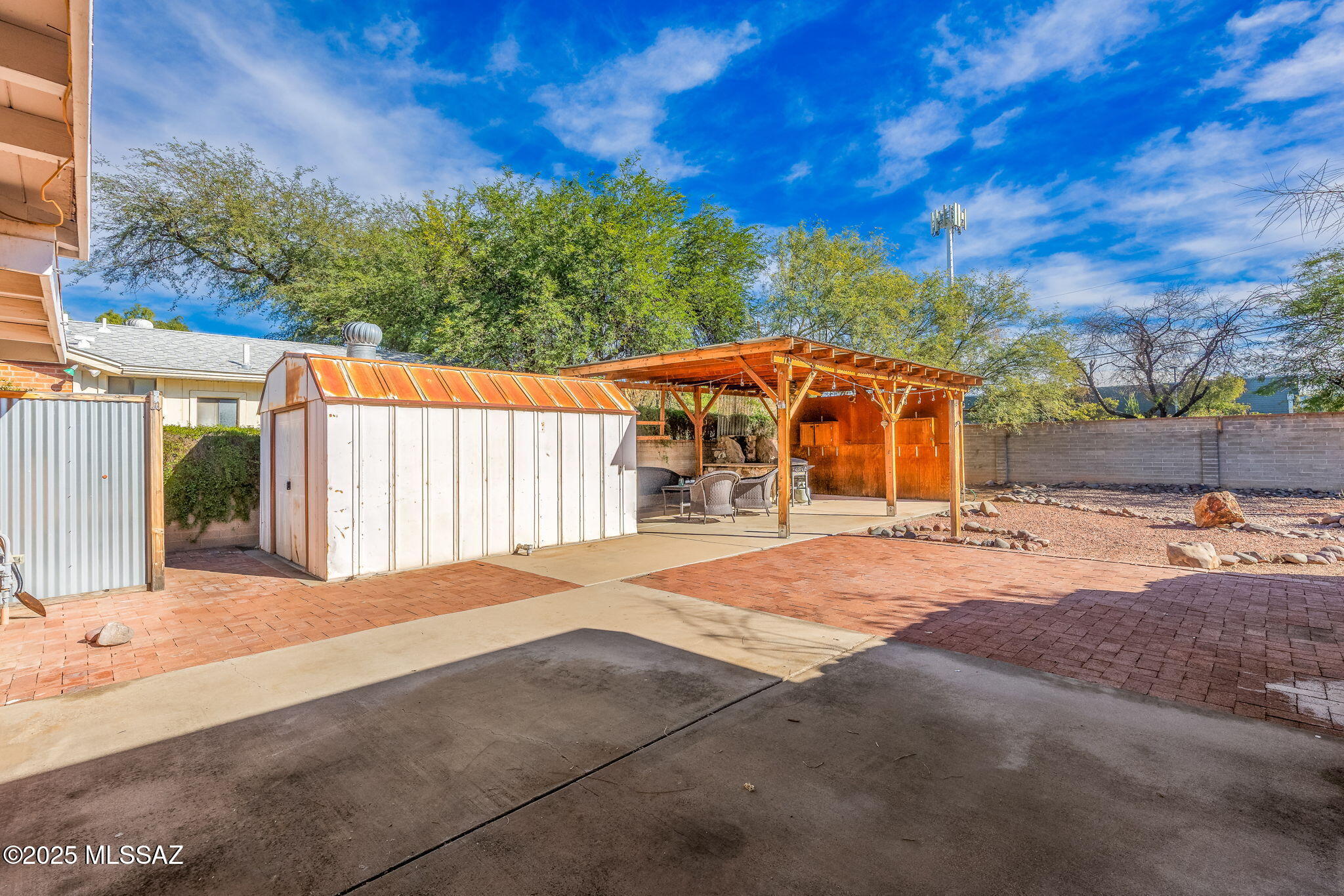 3502 N Santa Rita Avenue