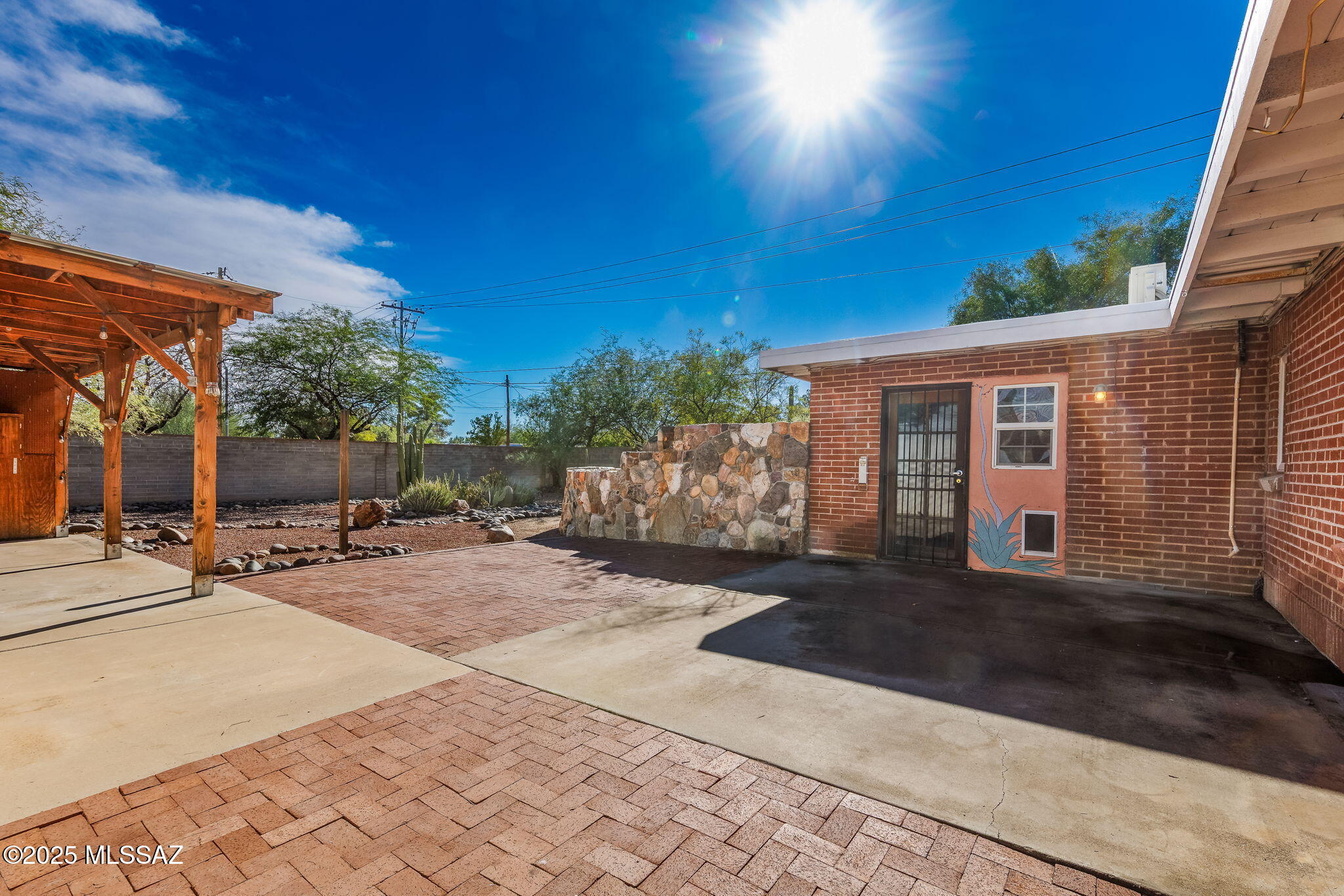 3502 N Santa Rita Avenue