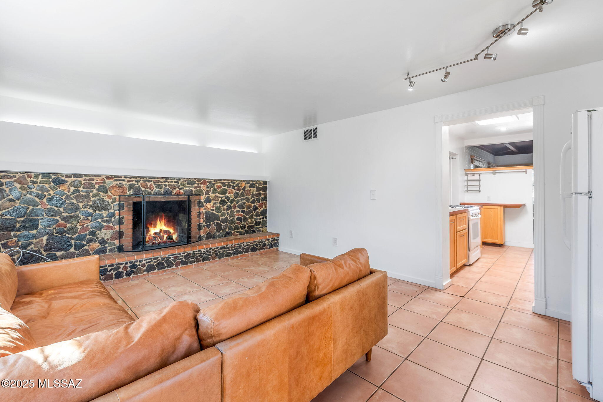 3502 N Santa Rita Avenue