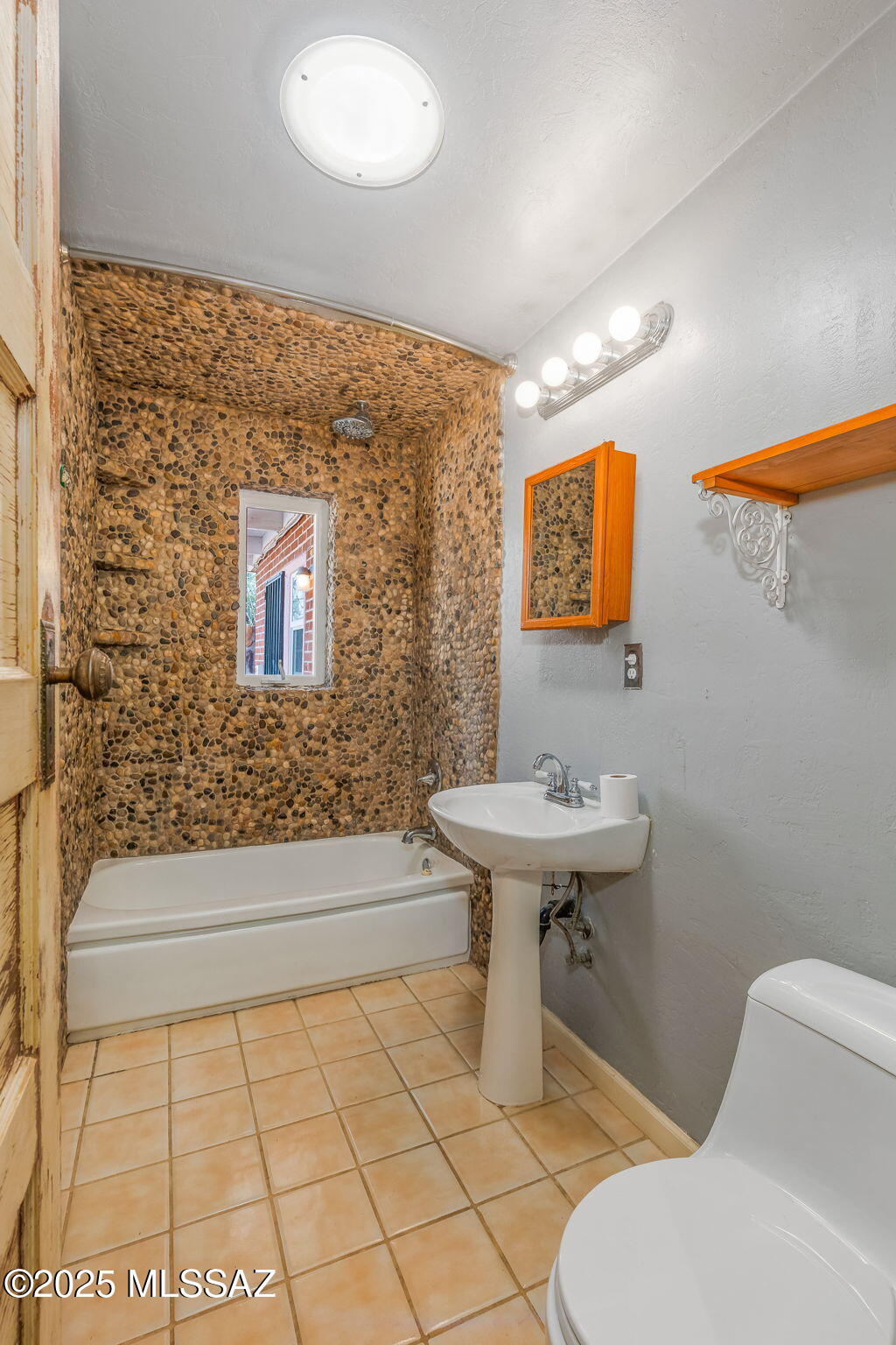 3502 N Santa Rita Avenue