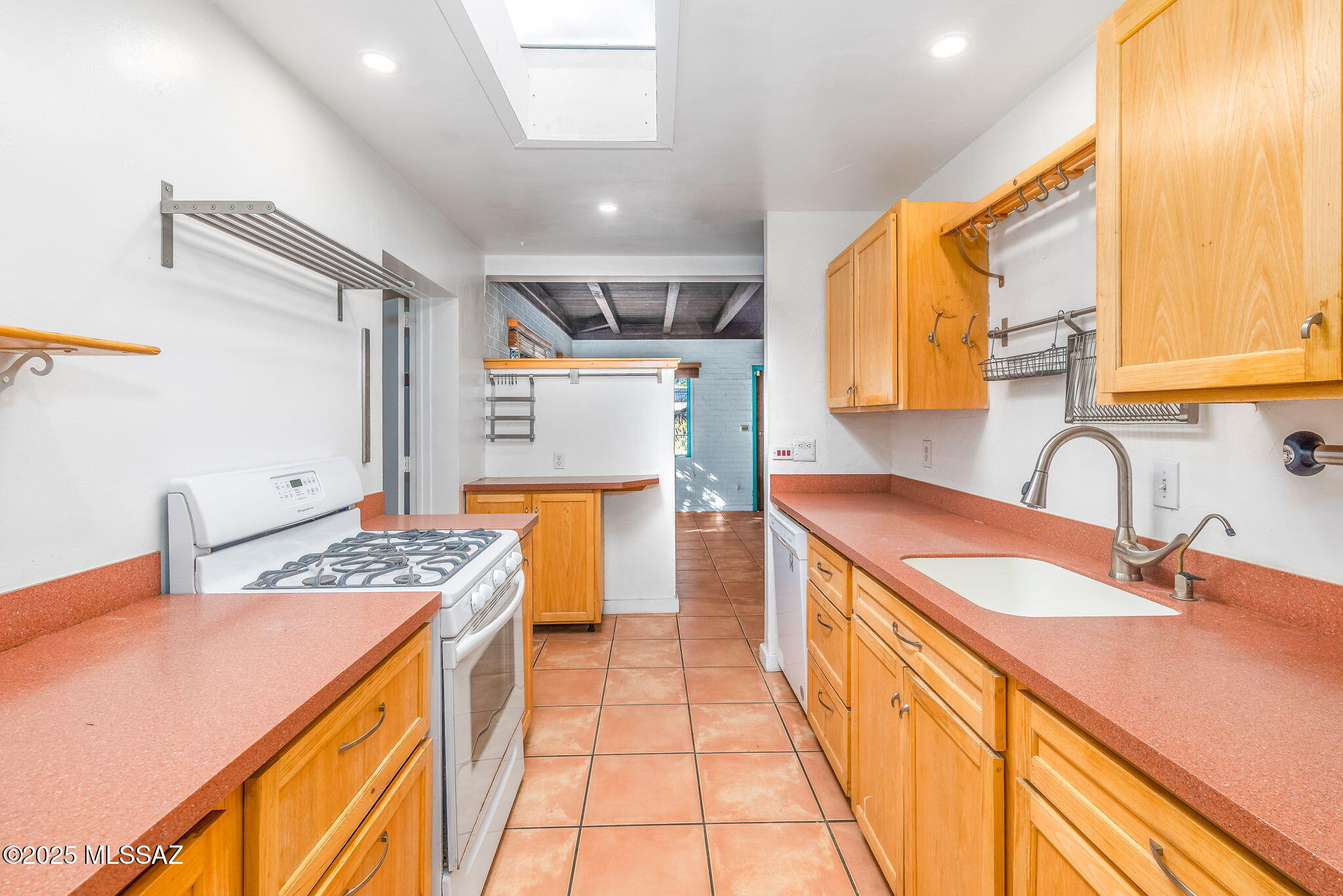 3502 N Santa Rita Avenue