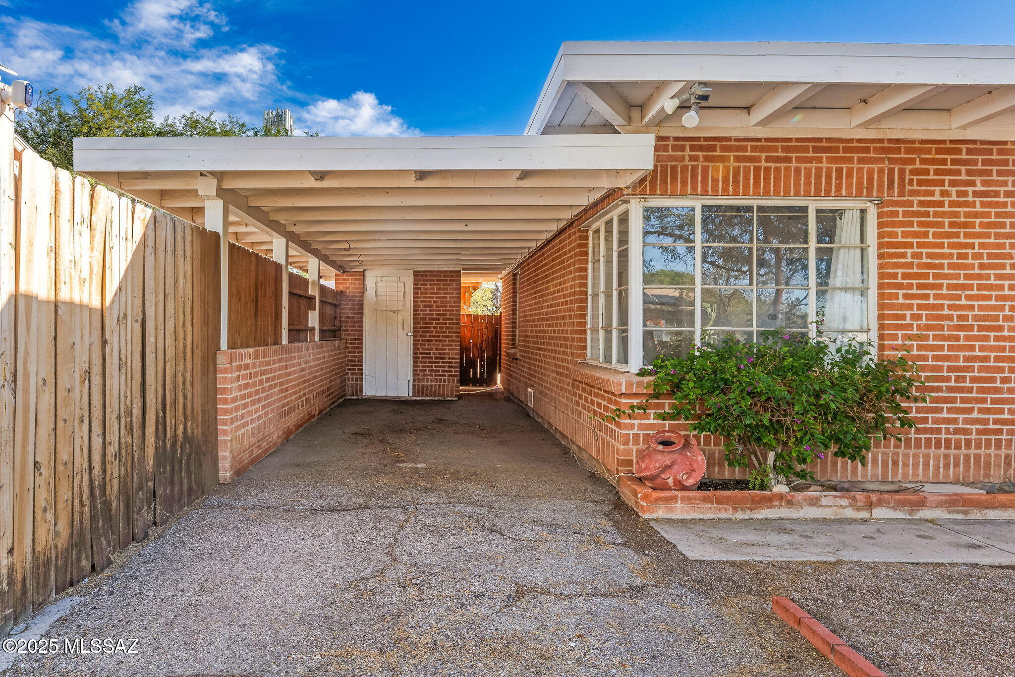 3502 N Santa Rita Avenue