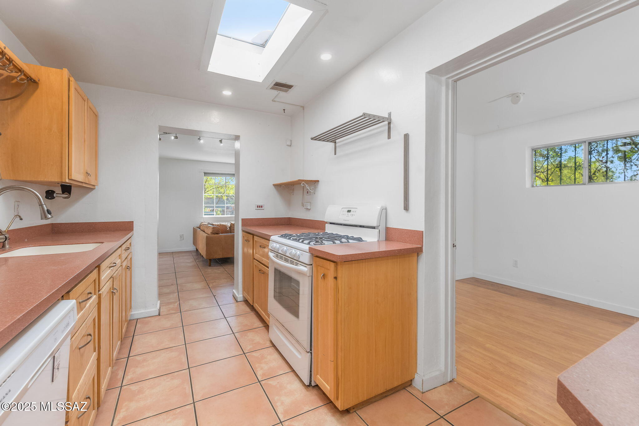 3502 N Santa Rita Avenue