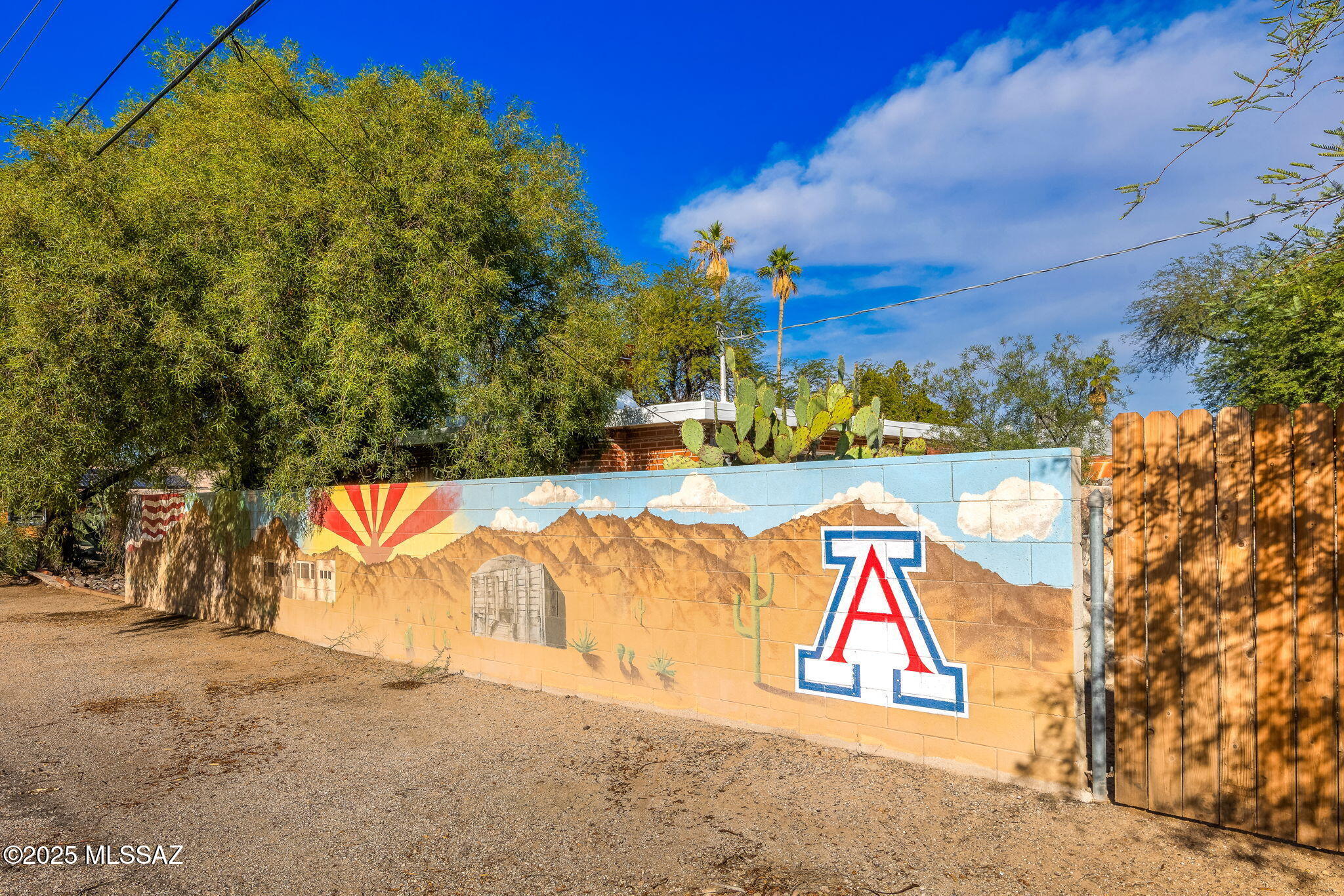 3502 N Santa Rita Avenue