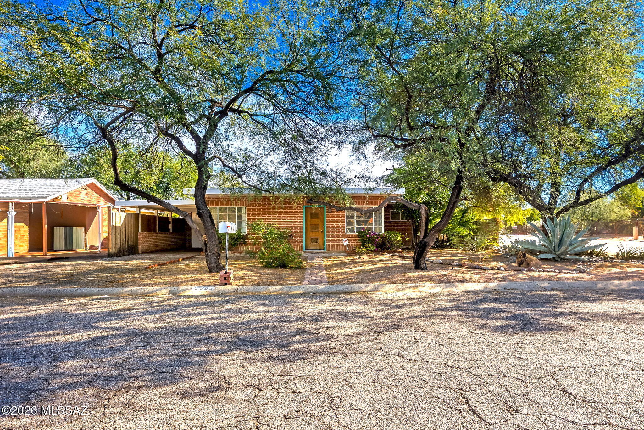 3502 N Santa Rita Avenue