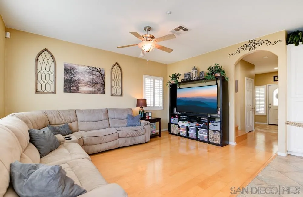 8713 Glen Oaks Way