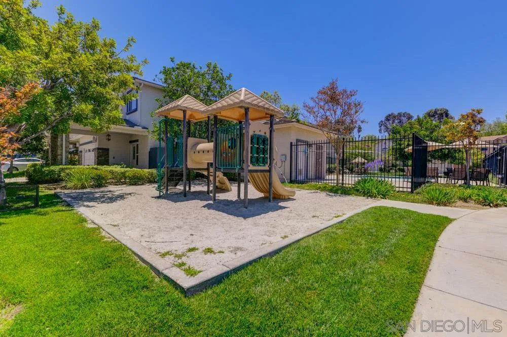 8713 Glen Oaks Way