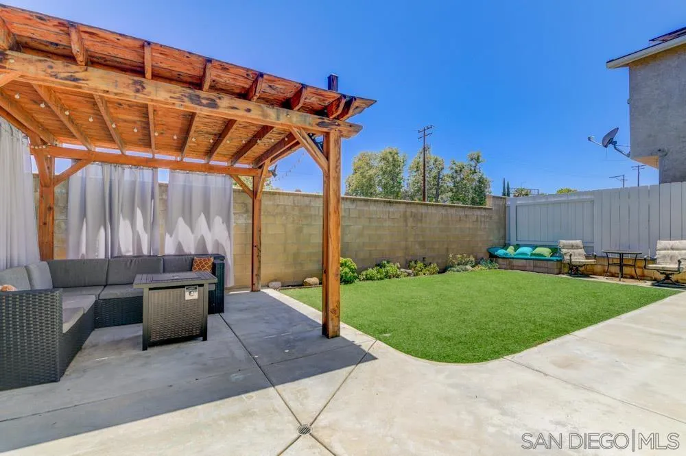 8713 Glen Oaks Way
