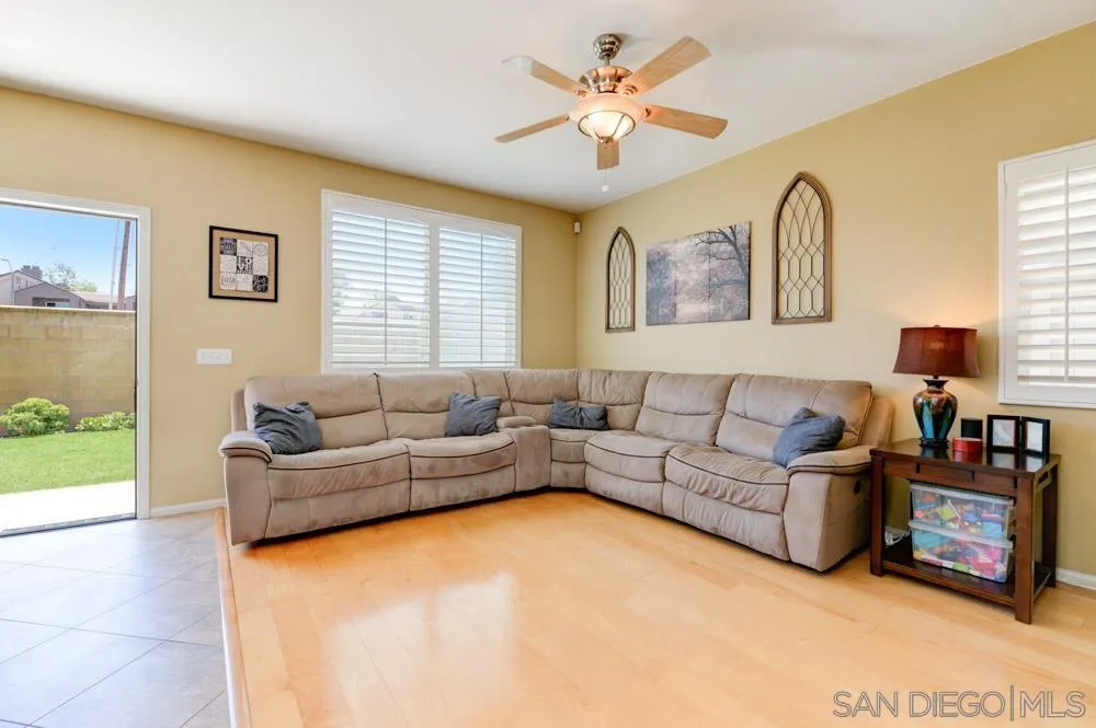 8713 Glen Oaks Way