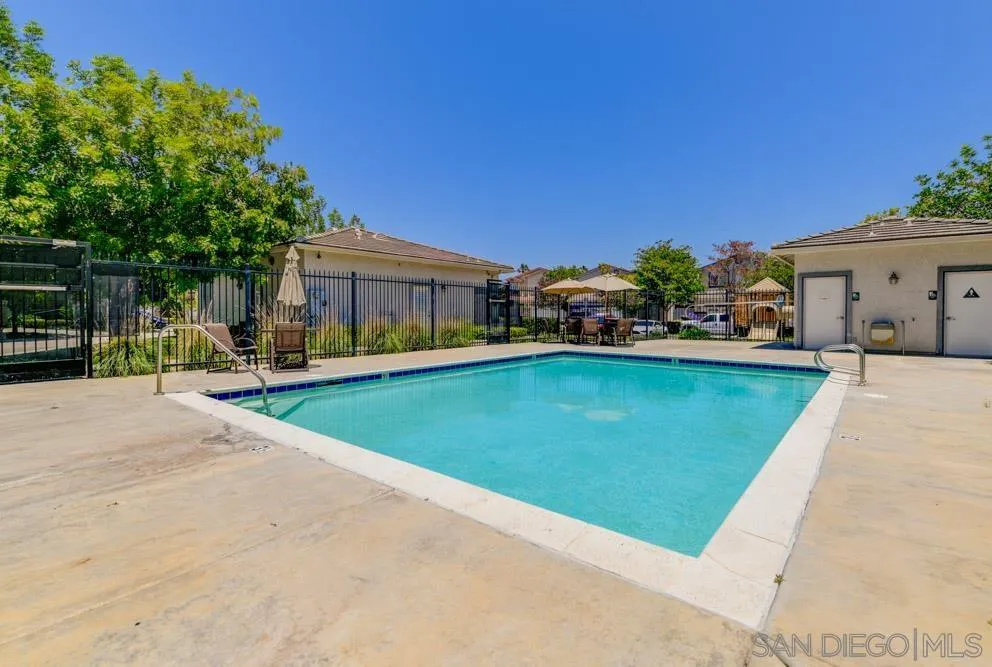 8713 Glen Oaks Way