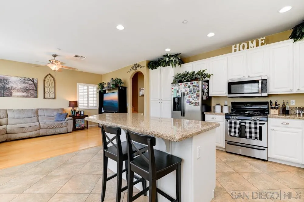 8713 Glen Oaks Way