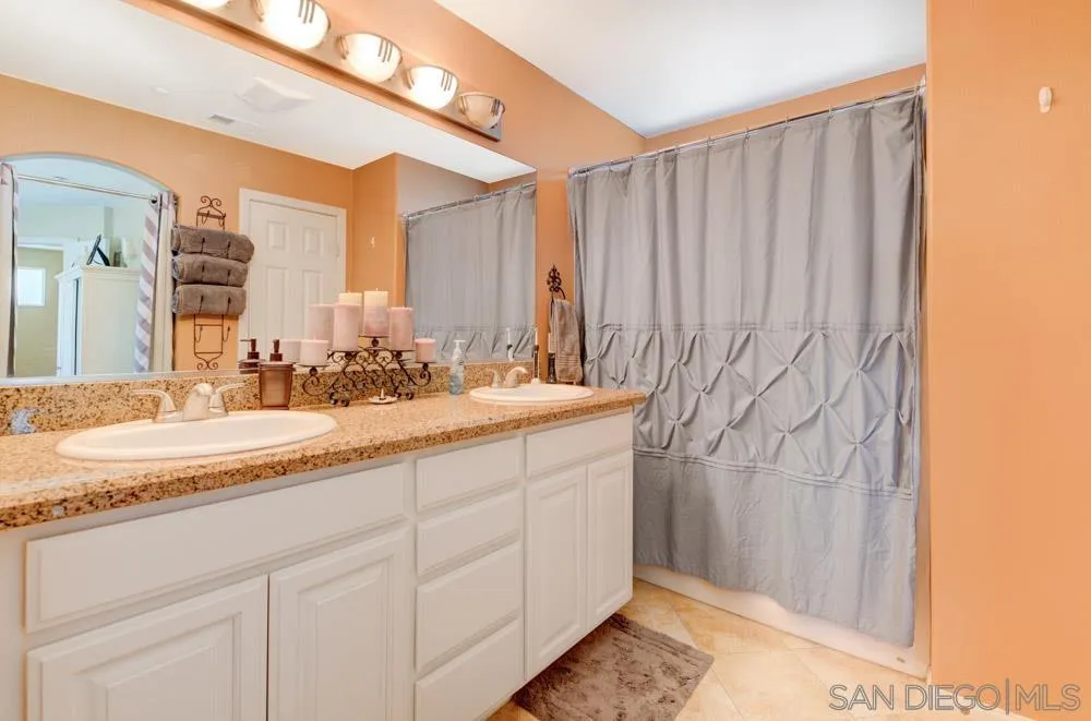8713 Glen Oaks Way