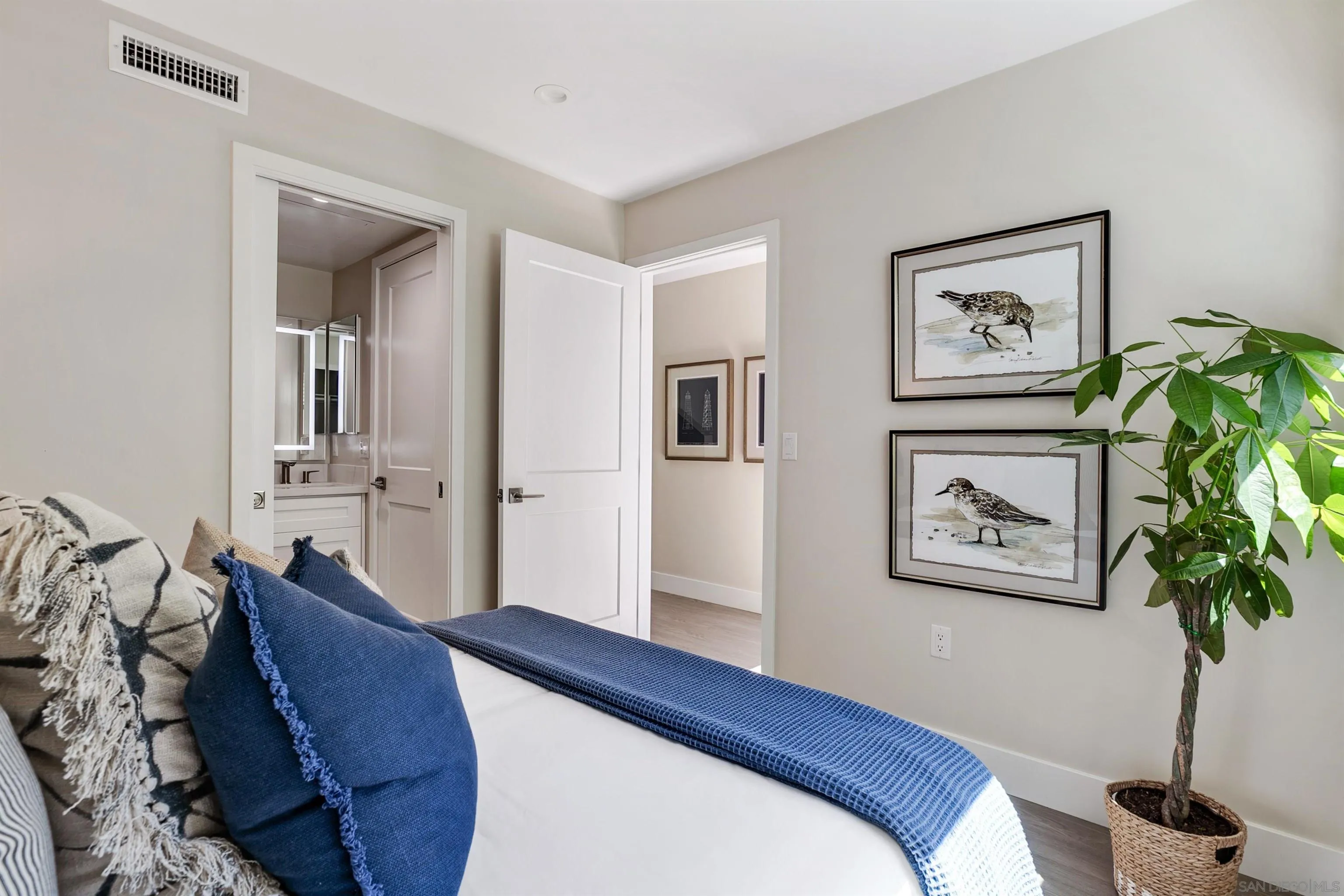 1956 Hornblend St # 4