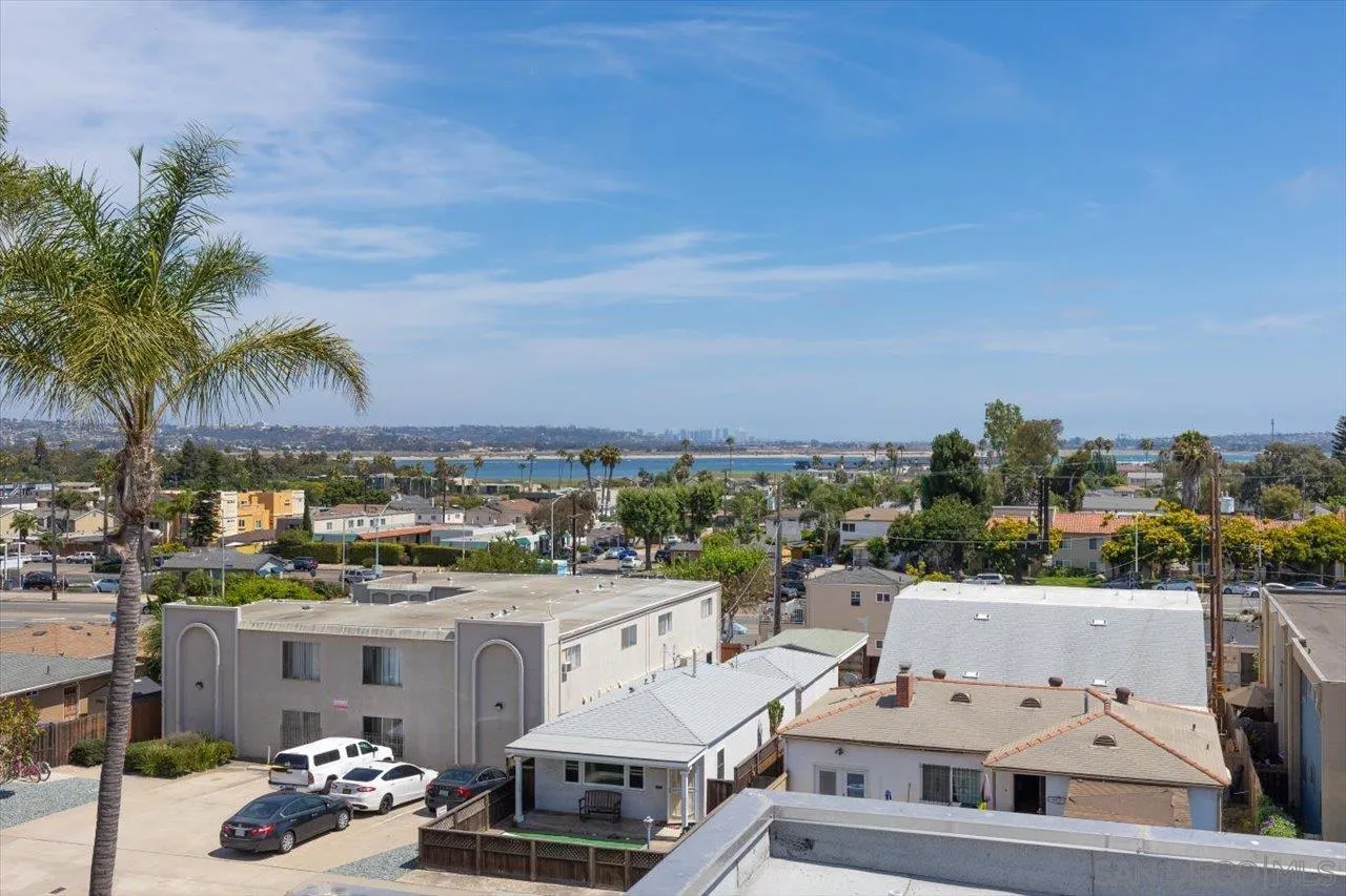 1956 Hornblend St # 4