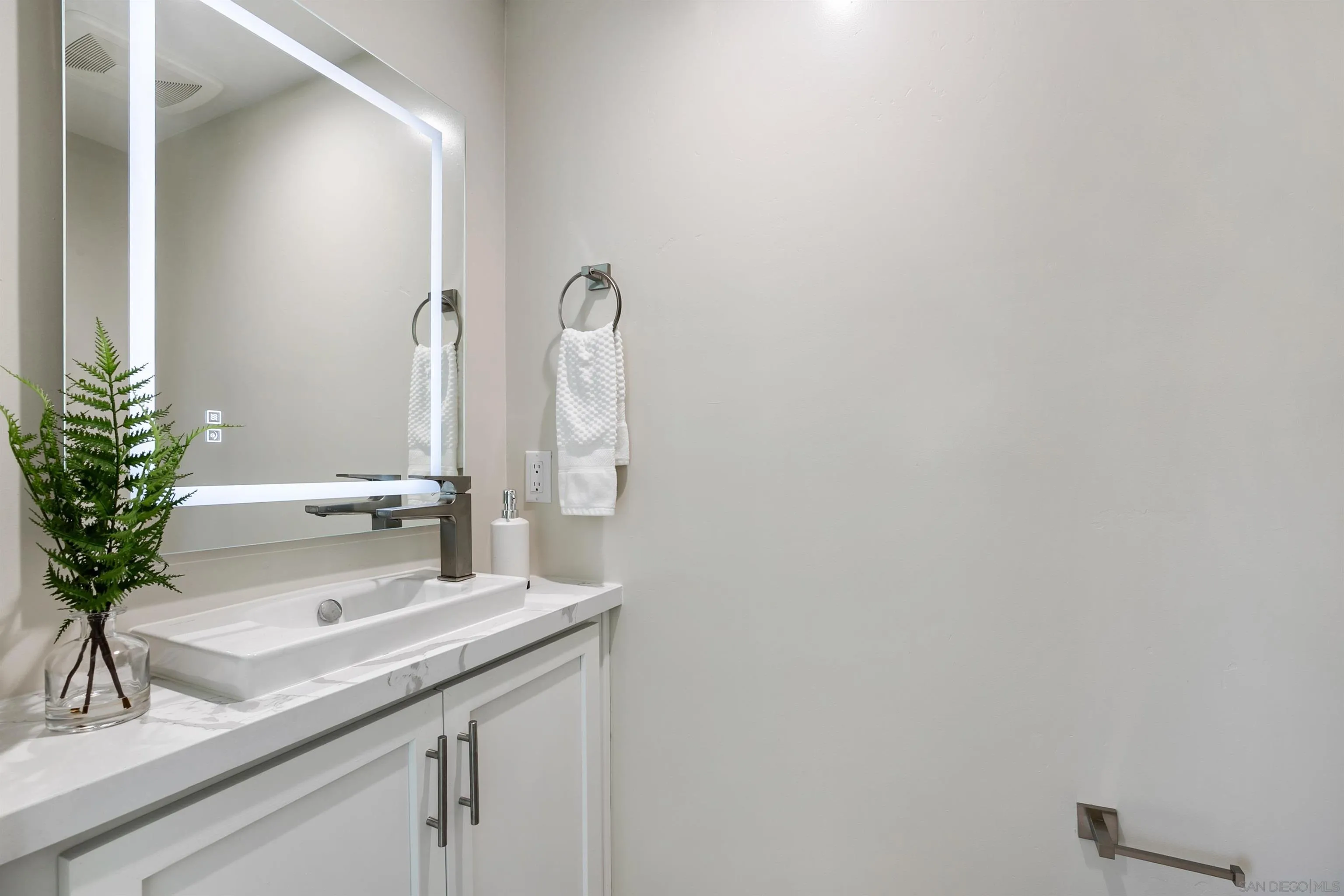 1956 Hornblend St # 4