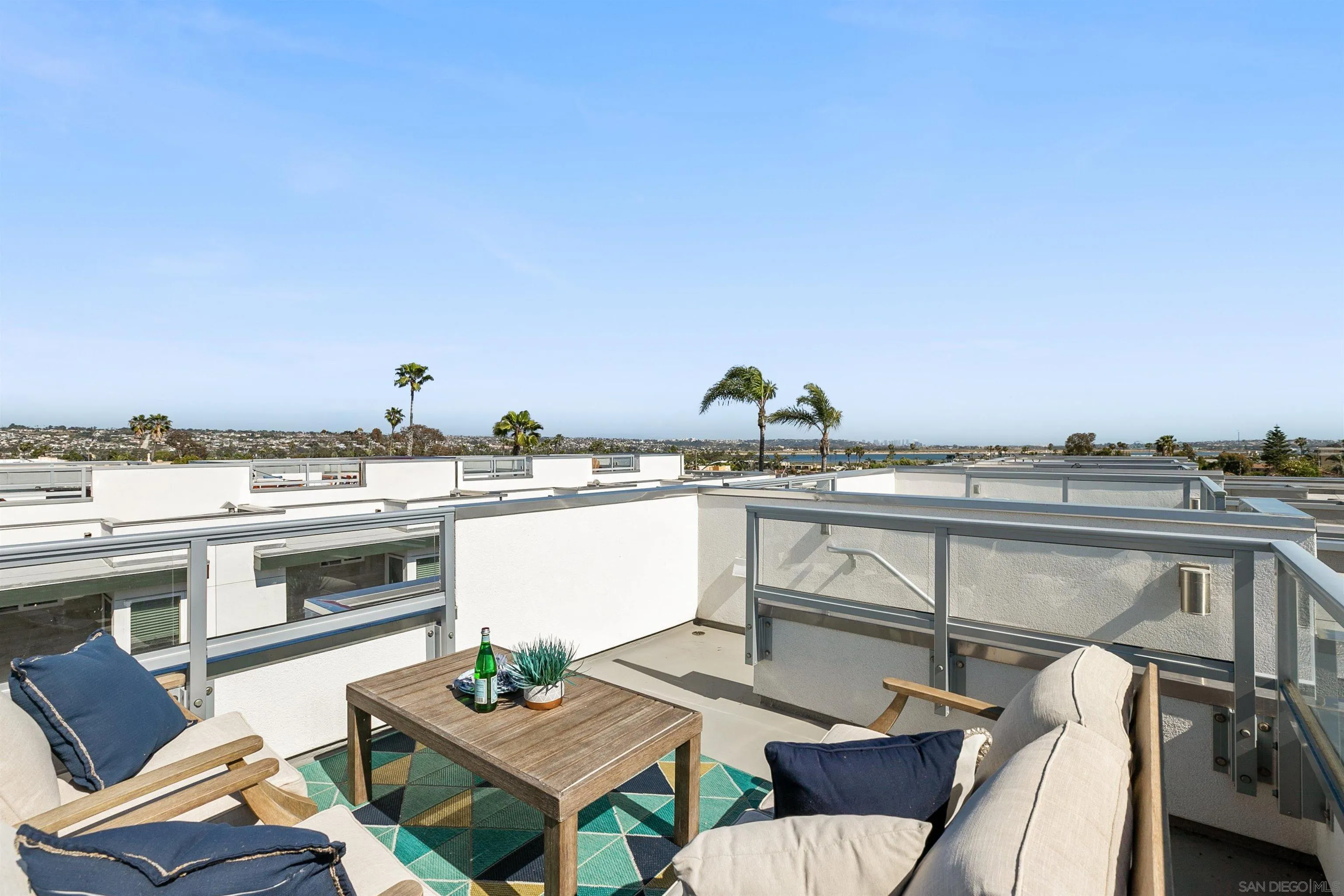 1956 Hornblend St # 4