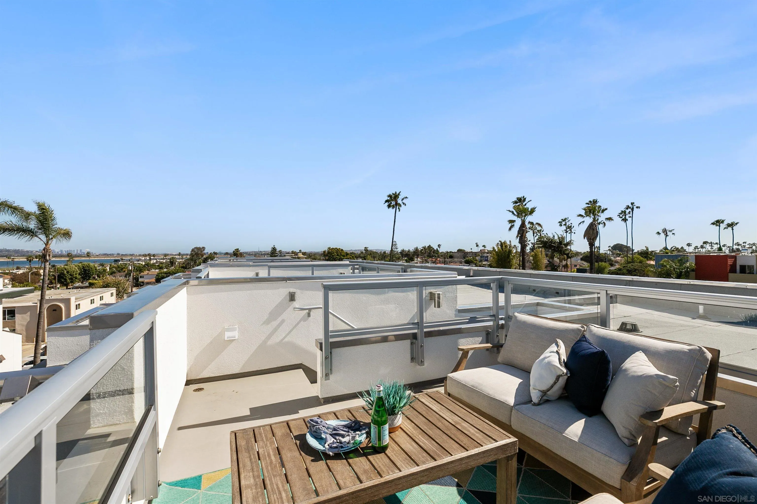 1956 Hornblend St # 4