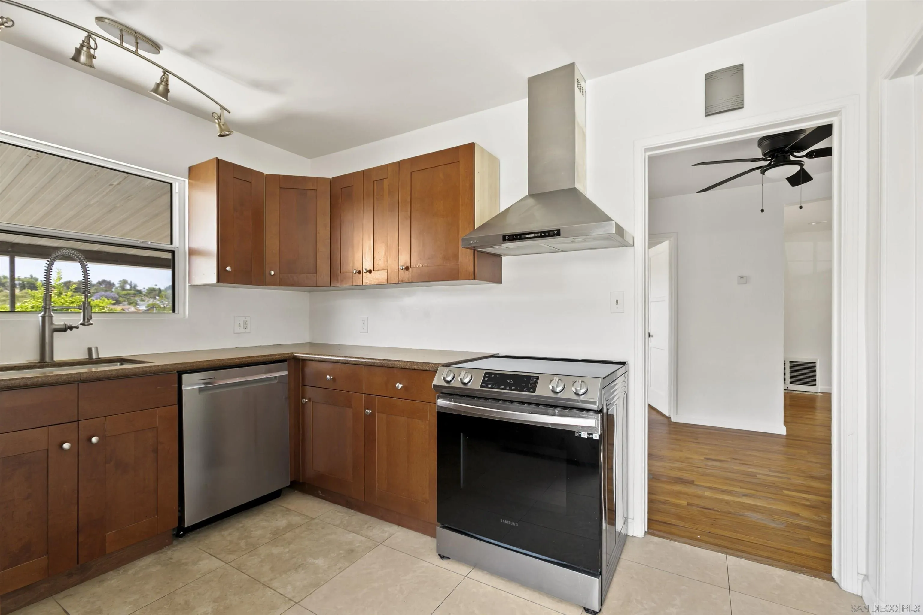 1936 Parrot St
