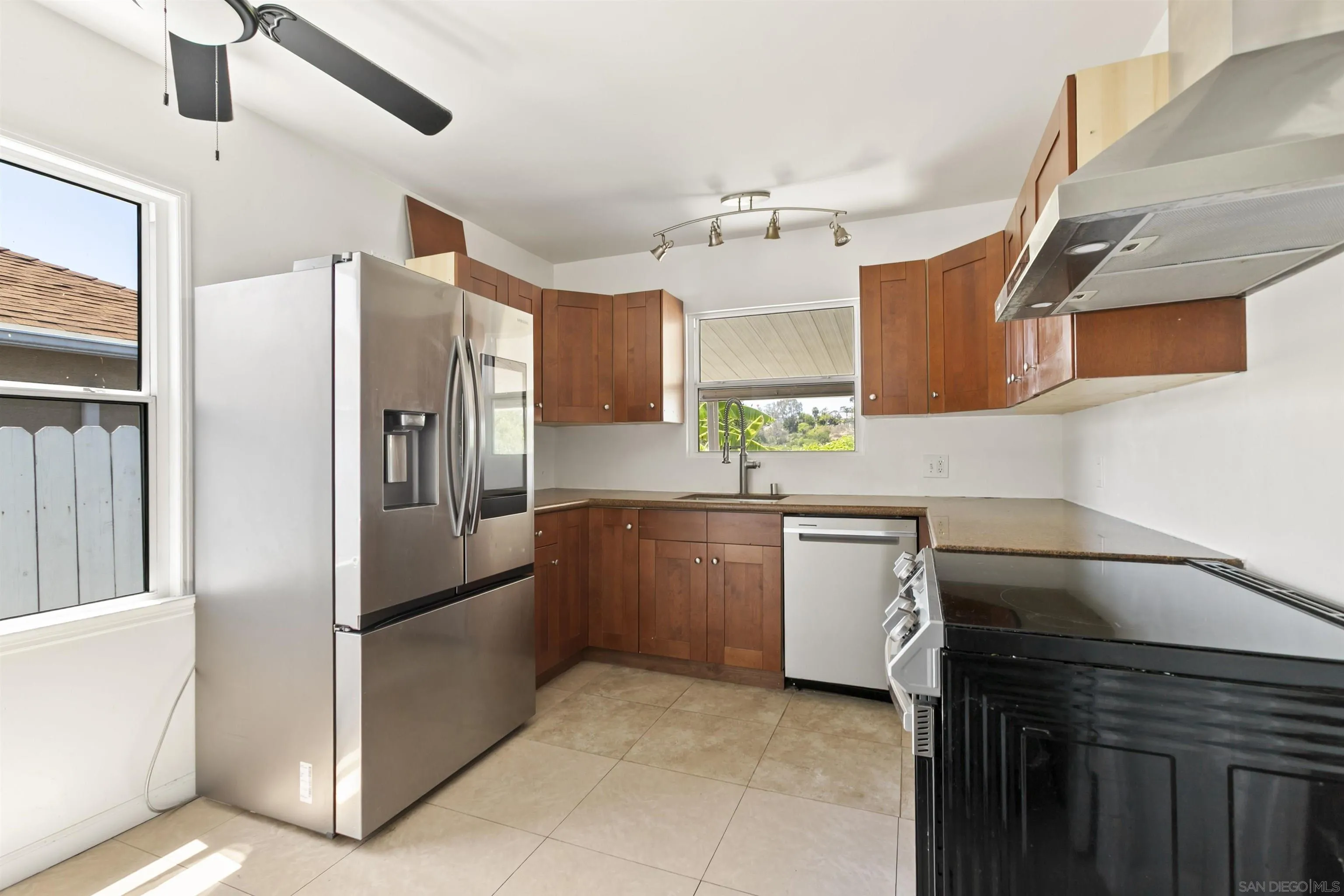 1936 Parrot St