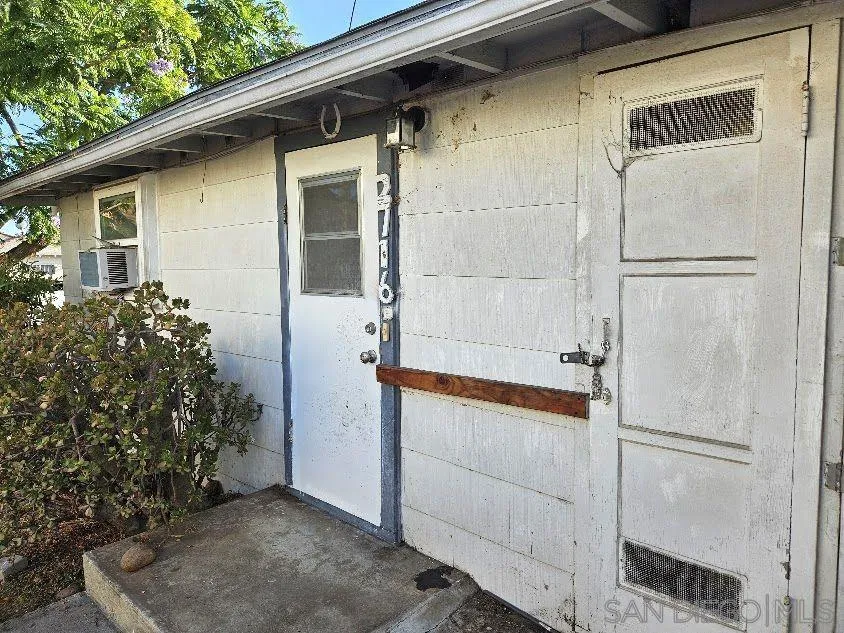 2716 Columbine St.
