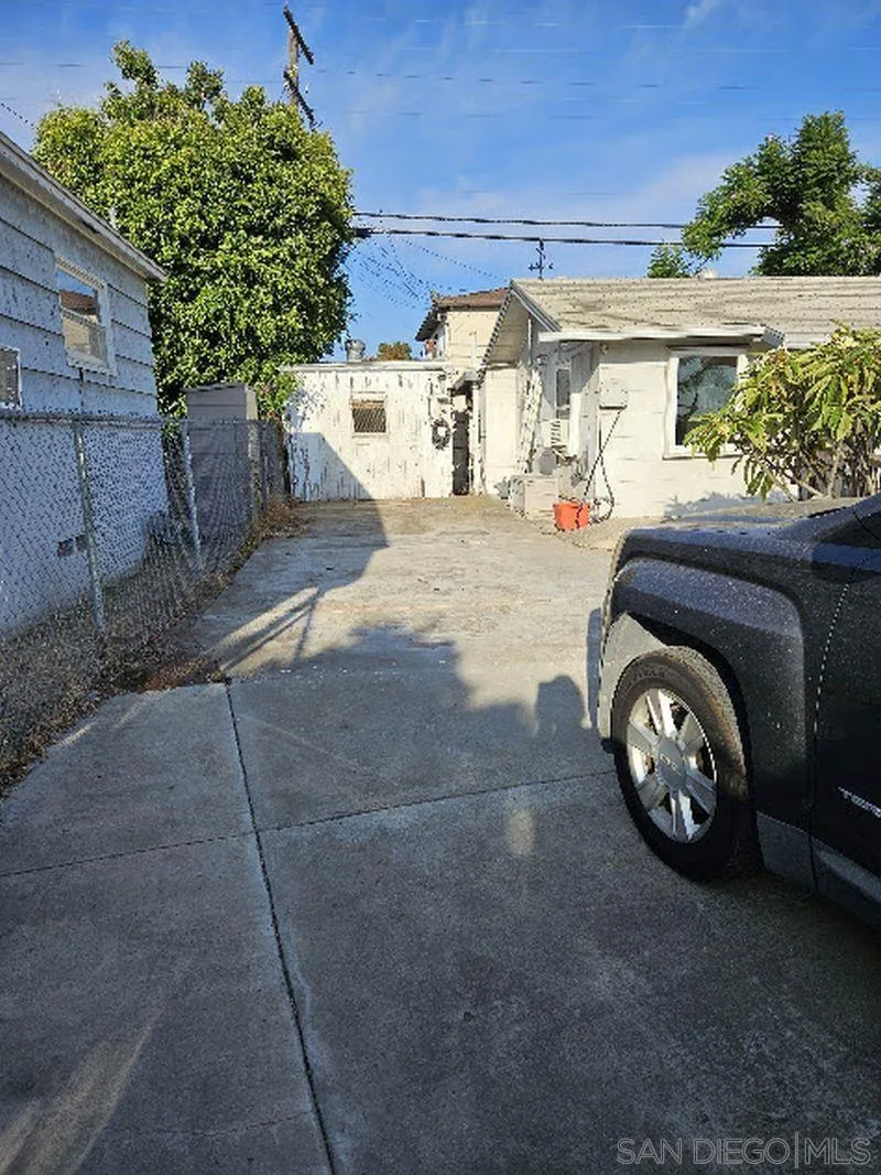 2716 Columbine St.