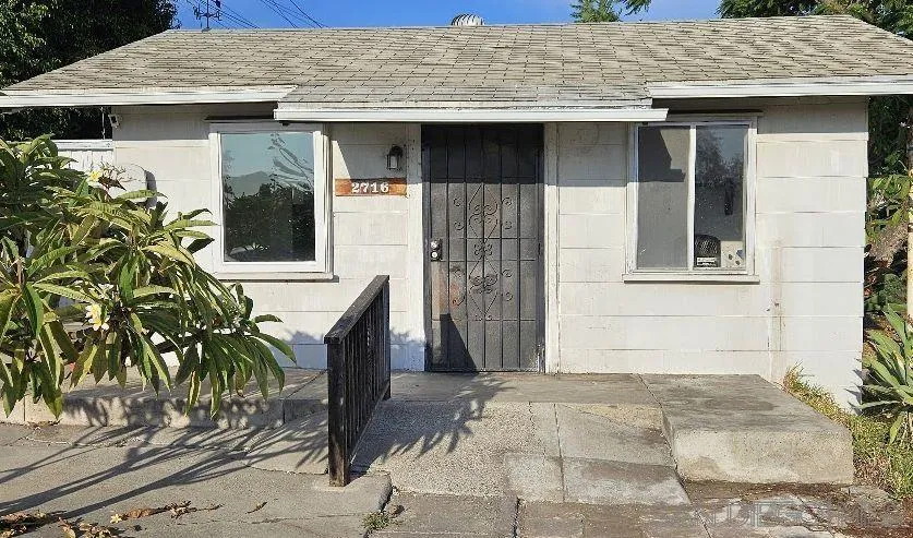 2716 Columbine St.