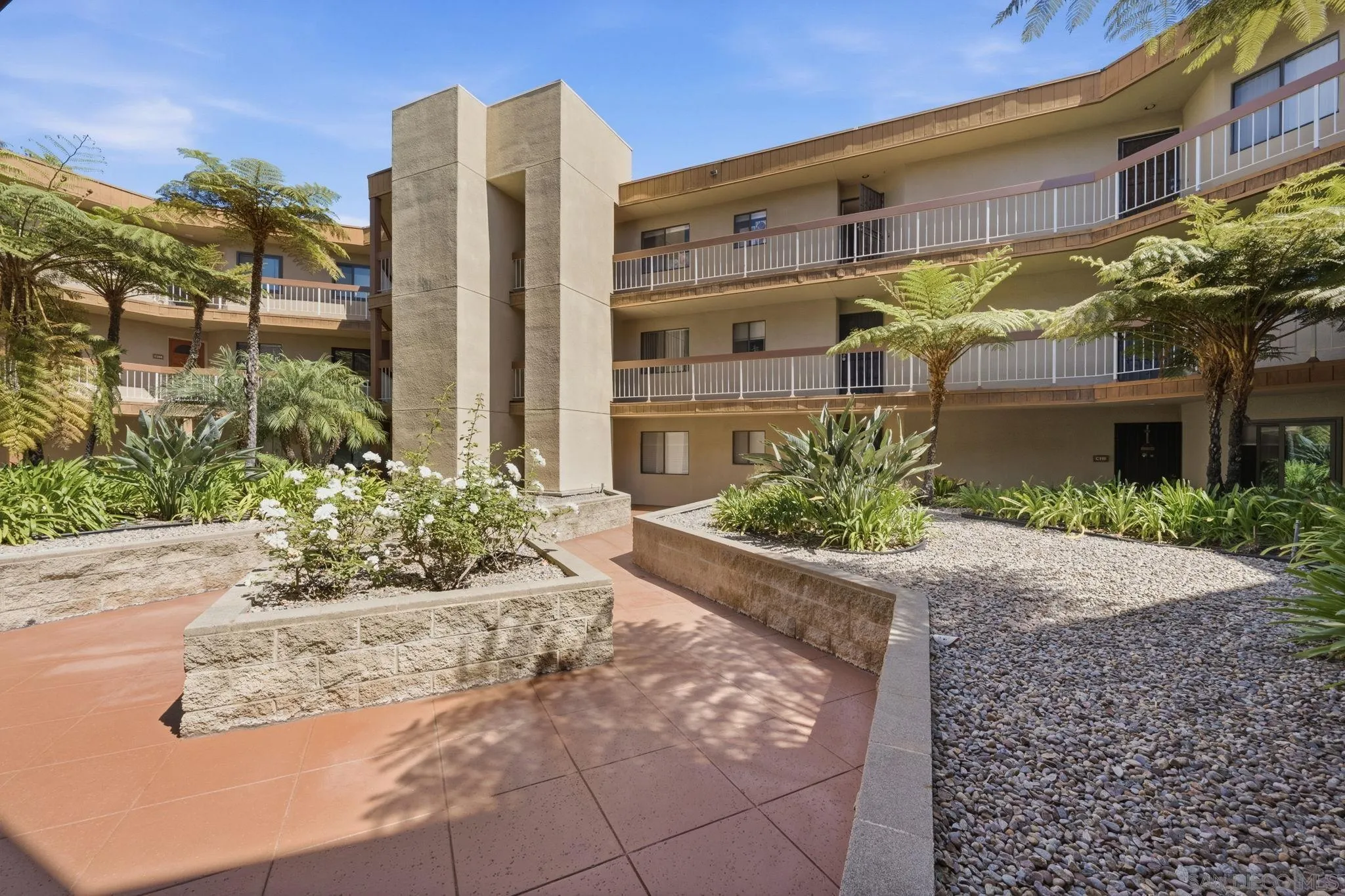 7255 Navajo Unit C300