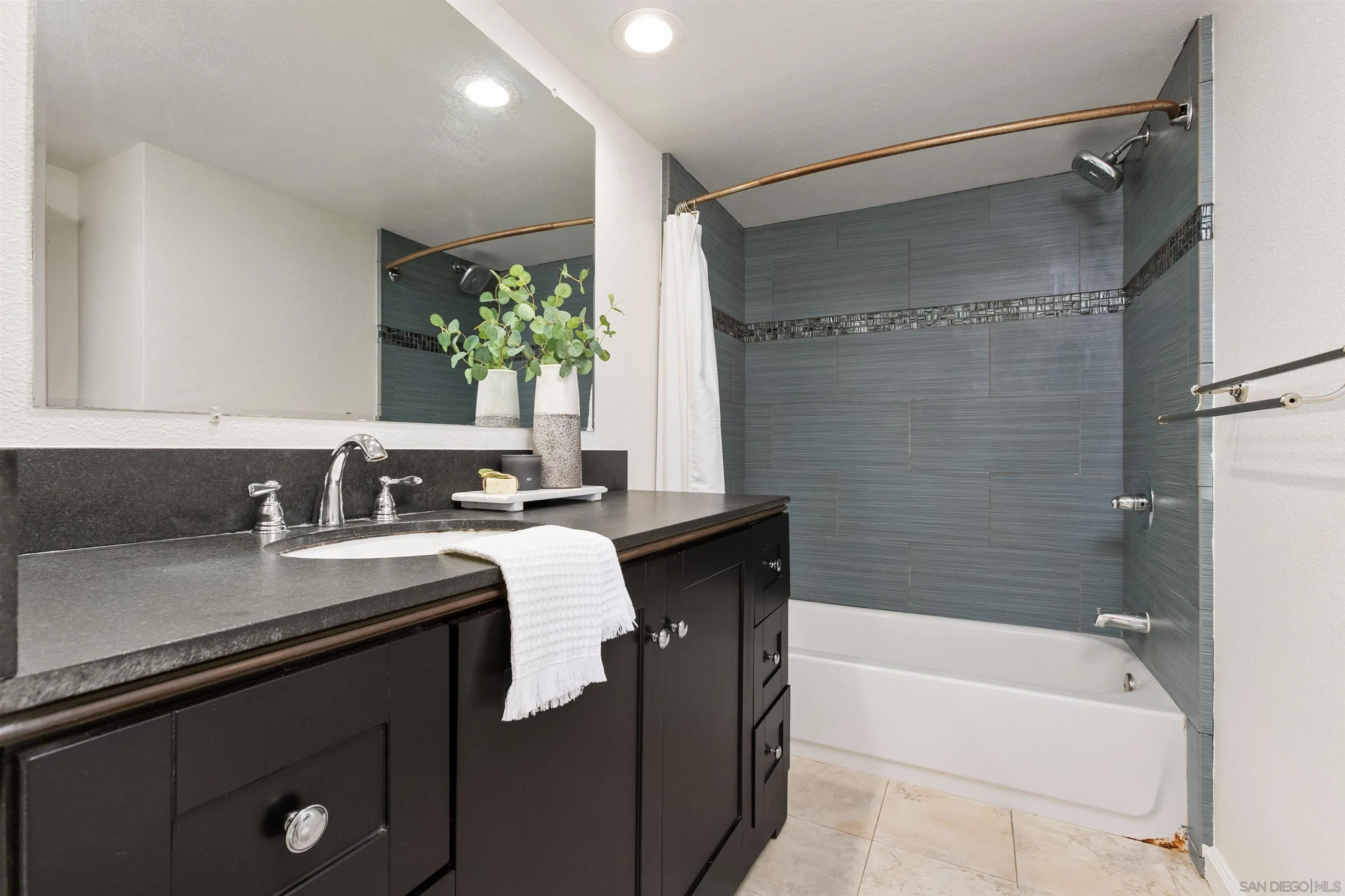 1445 Grand Ave Unit B