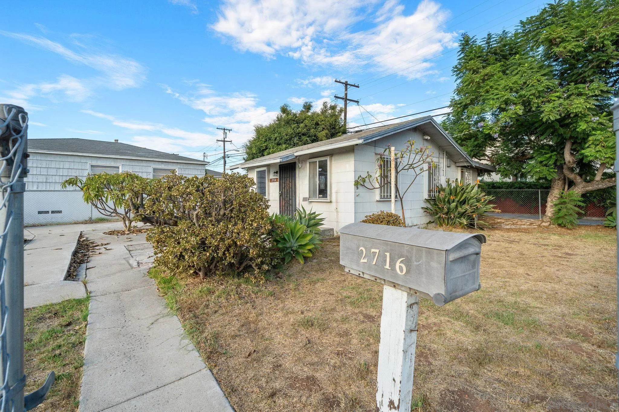 2716 Columbine St.