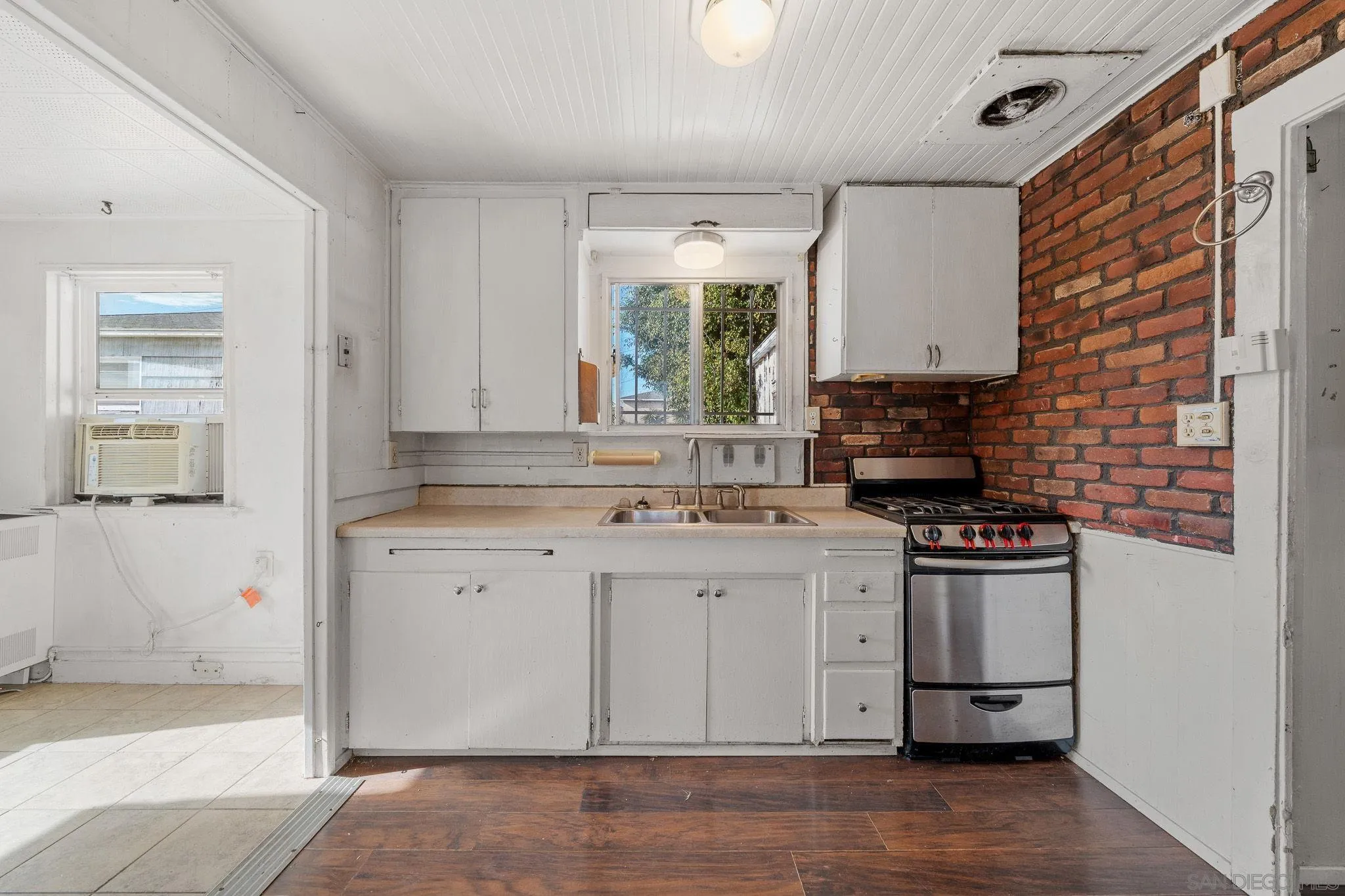 2716 Columbine St.