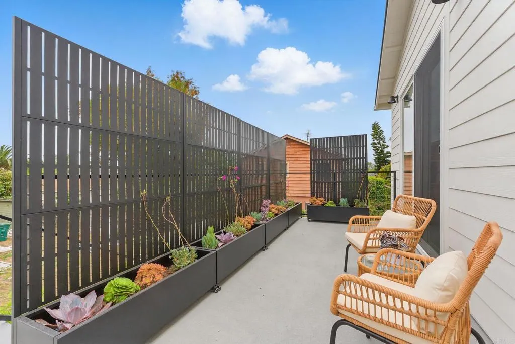 2501 Davis Avenue
