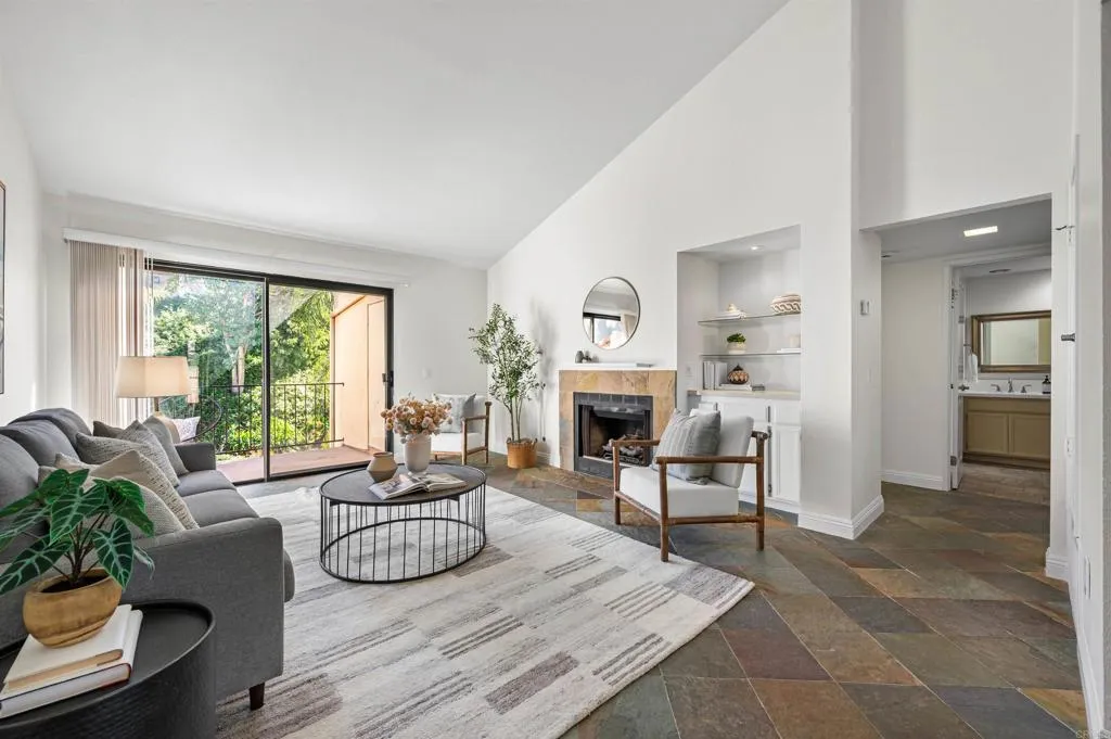3150 Avenida Alcor