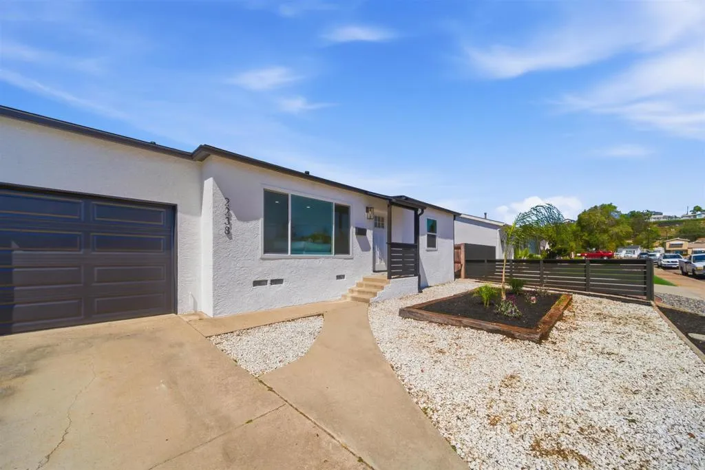 2238 Charles Way