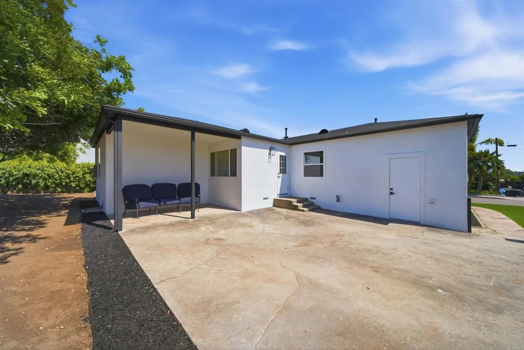 2238 Charles Way